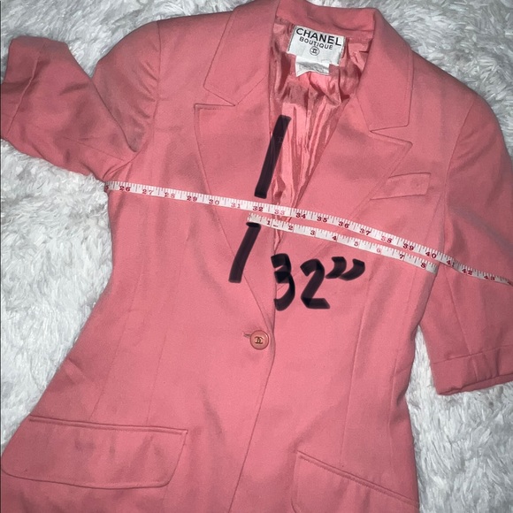 ❌ SOLD ❌ Authentic Vintage Chanel Pink Blazer Size 38 - Picture 9 of 16